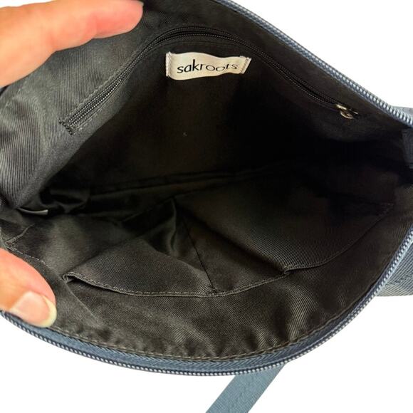 Sakroots Blue Westwood Indigo Crossbody Lightweight Mult-Pocket Travel Purse - Picture 7 of 8